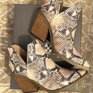 Vince Camuto Gigietta Booties